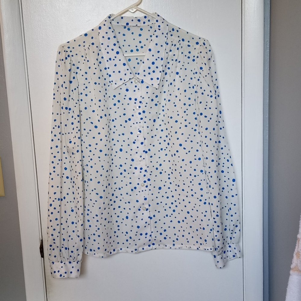 LONG SLEEVED WHITE BLOUSE WITH A BLUE SPLATTERED PRINT ALL OVER (SEE DESC)